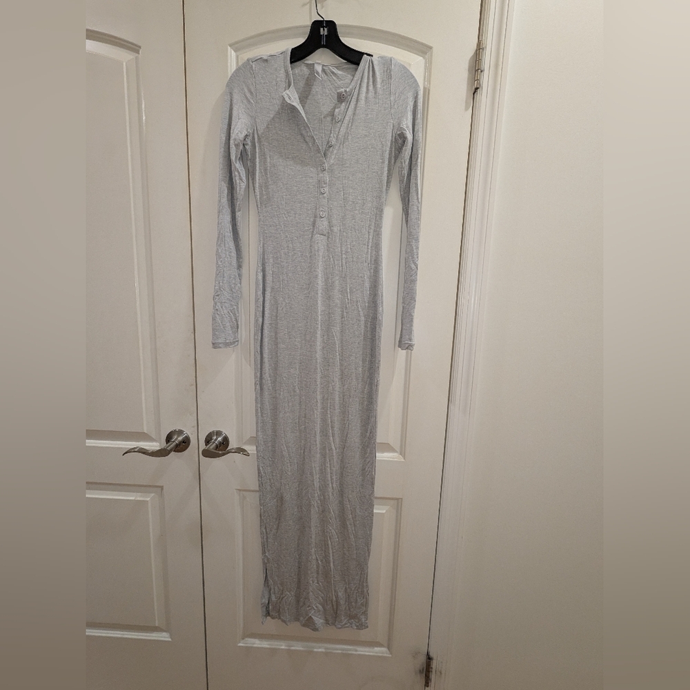 BB1. NWT SKIMS SLEEP DRESS IN LIGHT HEATHER GREY - Picture 4 of 6